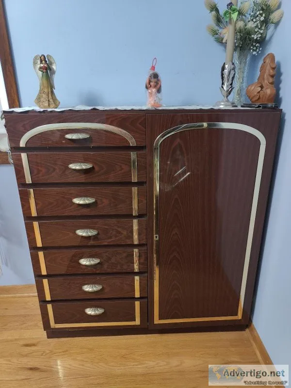 A NICE DRESSER SET