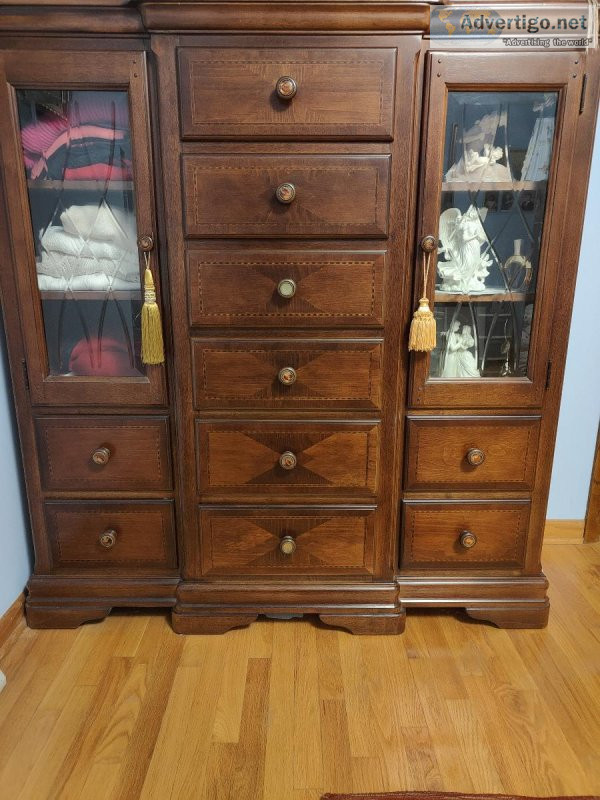 DRESSER SHOWCASE