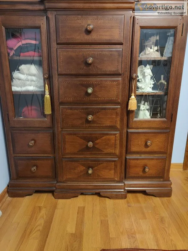 DRESSER SHOWCASE