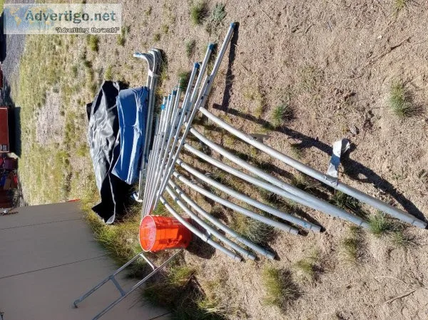Ex large trampoline with rail padding and ladder