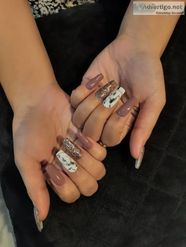 THIS DIWALI FLAUNT YOUR GLITTER NAIL EXTENSION 