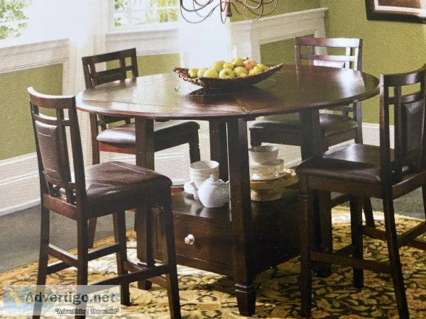 Dining Room set with 4 chairs Like NEW