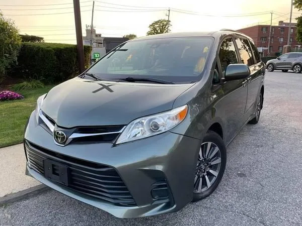 2018 Toyota Sienna Le AWD - 10999 (QUEENS)