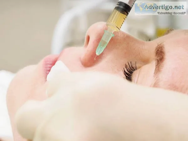 Gel injection and f y ler in the beauty clinic