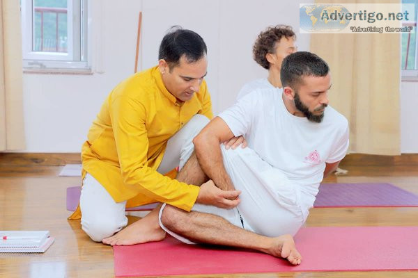 Best yoga school in rishikesh