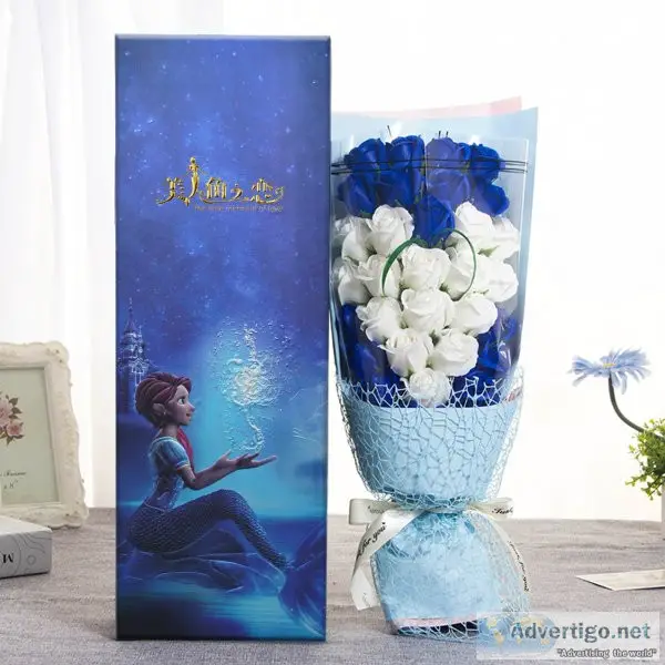 31 pcs blue and white rose soap flower bouquet with beautiful li