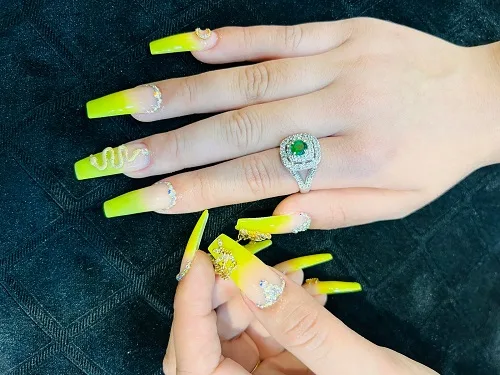 Glossy Nail Extension In Kolkata By The 20 Nail Story