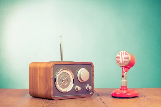 Radio sports broadcasting boosts online sports fan familiarity