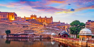 Book cab service in udaipur with jcr