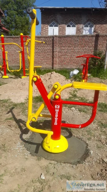 Outdoor gym equipment