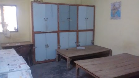 Jankipuram lucknow room with bed, table, light, almira, fan etc 