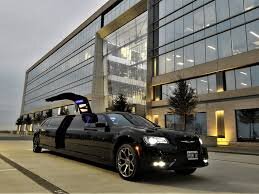 Looking for luxury limo service in palm beach?