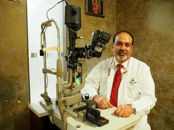 Best eye doctor in delhi