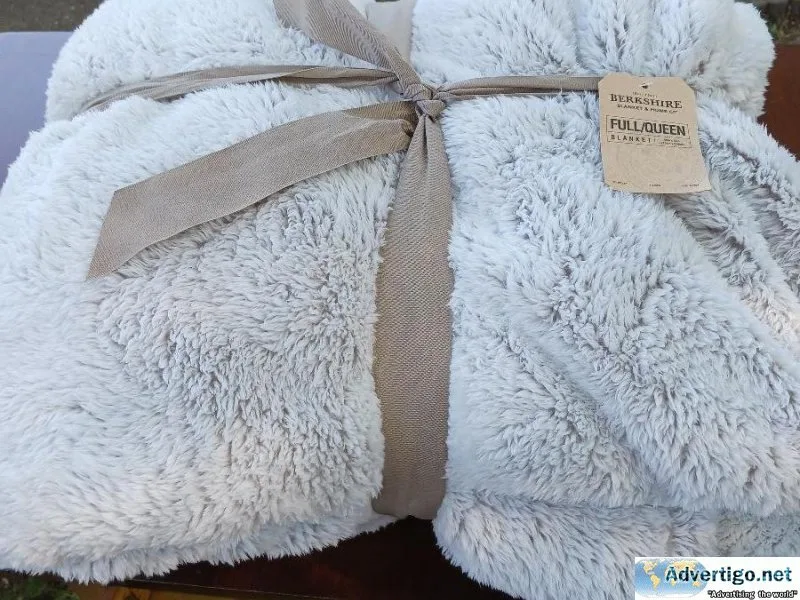 NEW fullqueen blanket