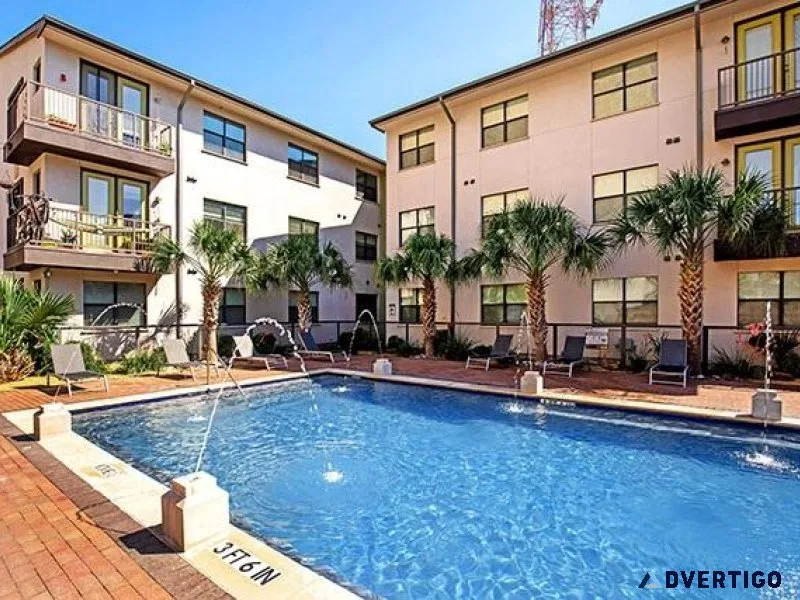 East DallasLower Greenville 111410 Fitness center Pool