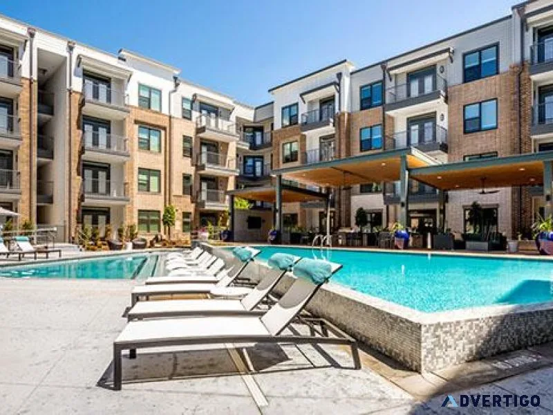 Uptown 111495 Fitness center 2 Pools Business center