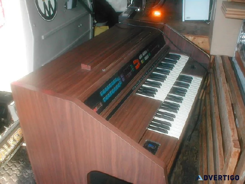 Lowrey Debut Deluxe Organ With Bench Plays Beautifully