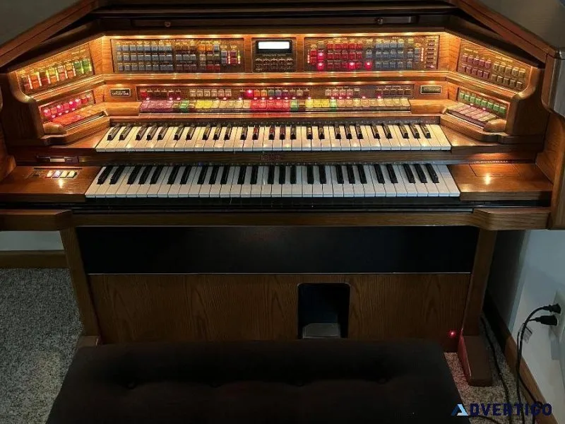 MINT Lowrey Celebration Organ