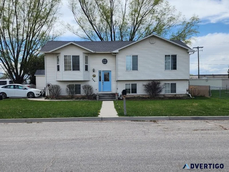 Fantastic 5 Bedroom 2 bth 2188sq.ft home in Preston ID