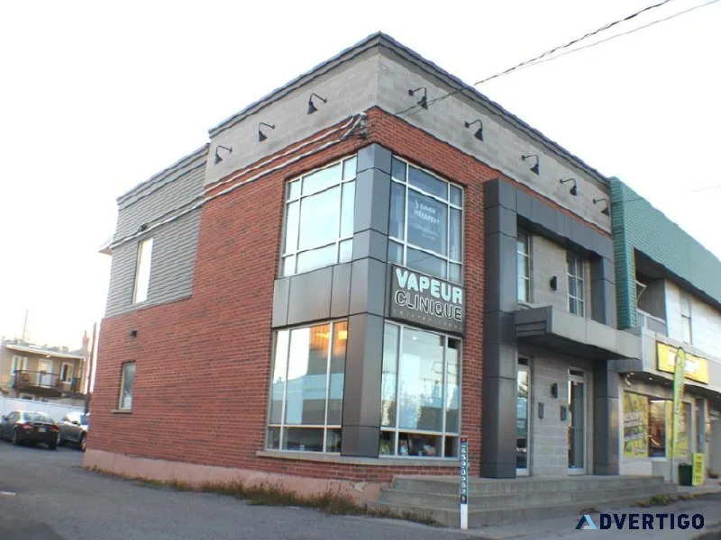 Commercial building with exceptional visibility in La Prairie