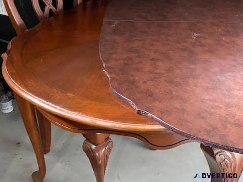 DININGROOM TABLE WITH 6 CHAIRS
