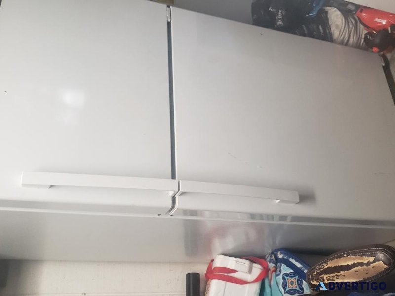 Refrigerator 200