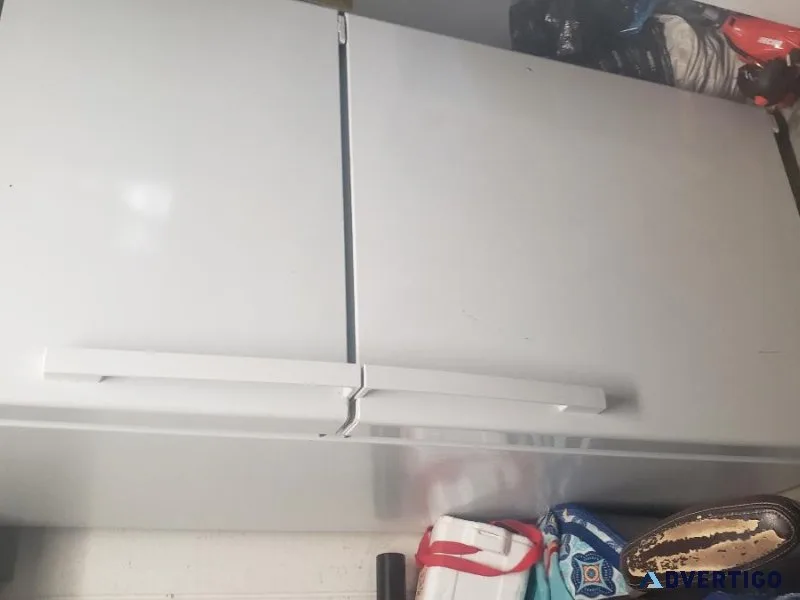 Refrigerator 200