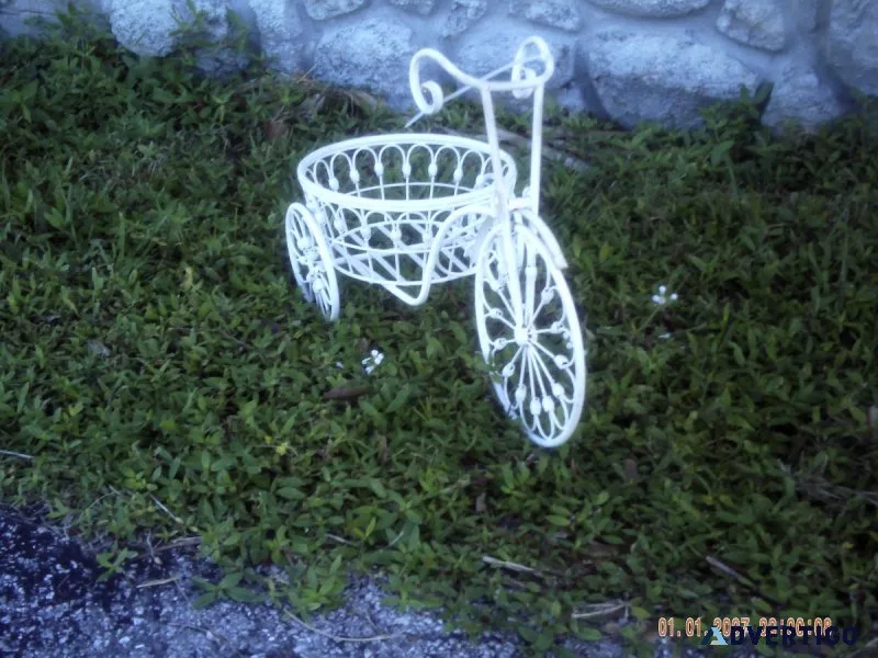 WHITE BICYCLE PLANTER
