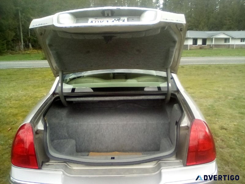 2003 Lincoln Town Car Signature Series