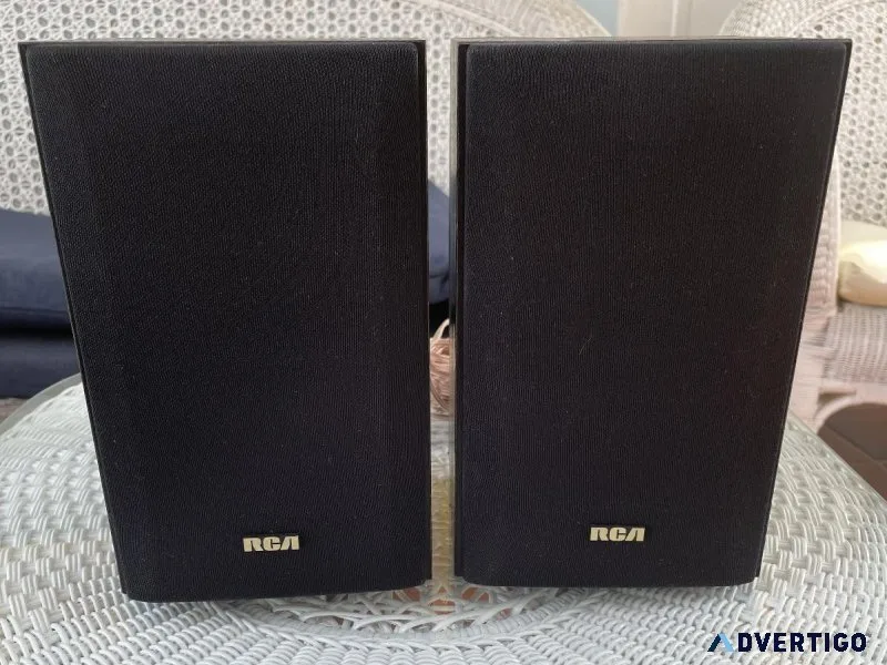RCA  BOOK SHELF SPEAKERS USED IN WORKING CONDITION