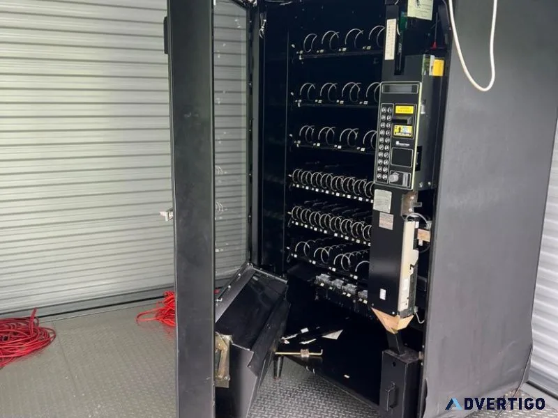 COMBO VENDING MACHINE WITH CREDIT CARD READER