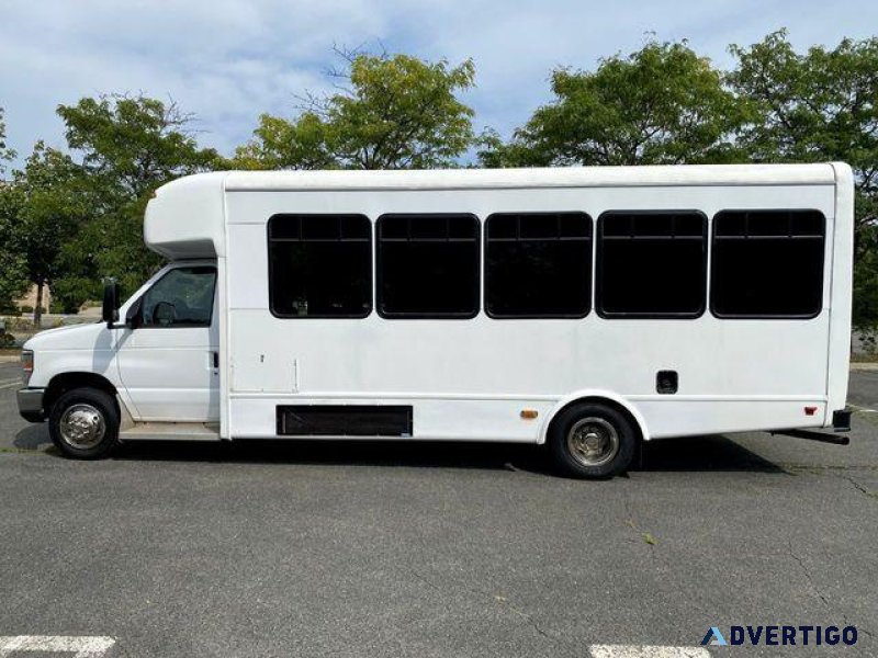 2013 Ford E450 24 Passenger Shuttle Bus (A5282))