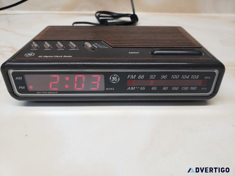 Old School GE Alarm Clock - AMFM Radio - 25
