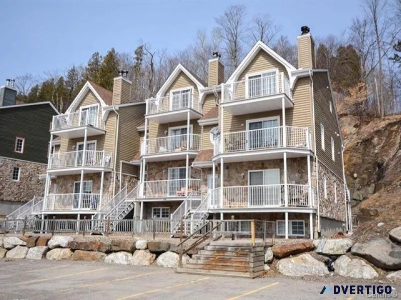 Condo &agrave louer 2 mois minimum 3 chambres St-Sauveur