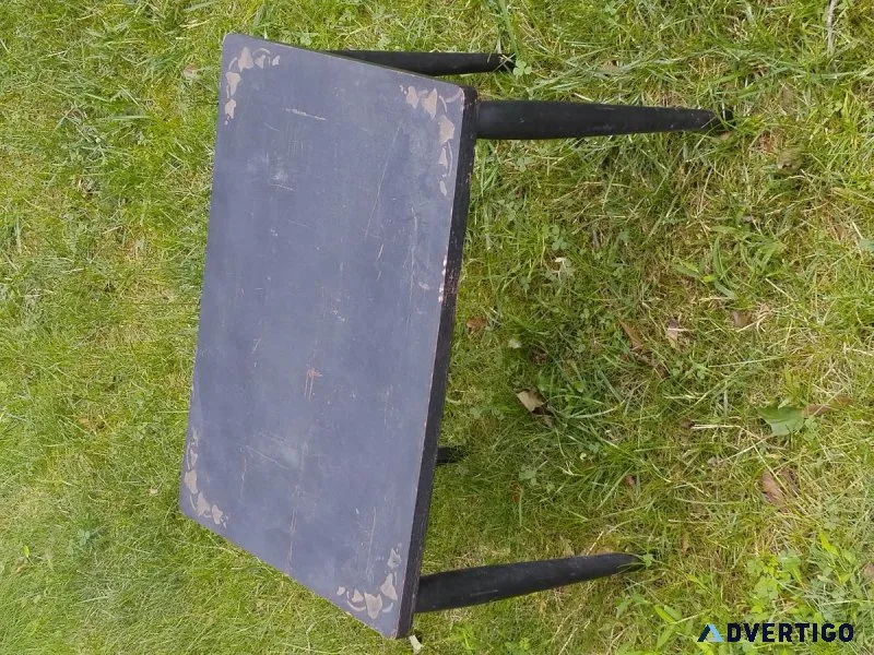 black table 24&quot high