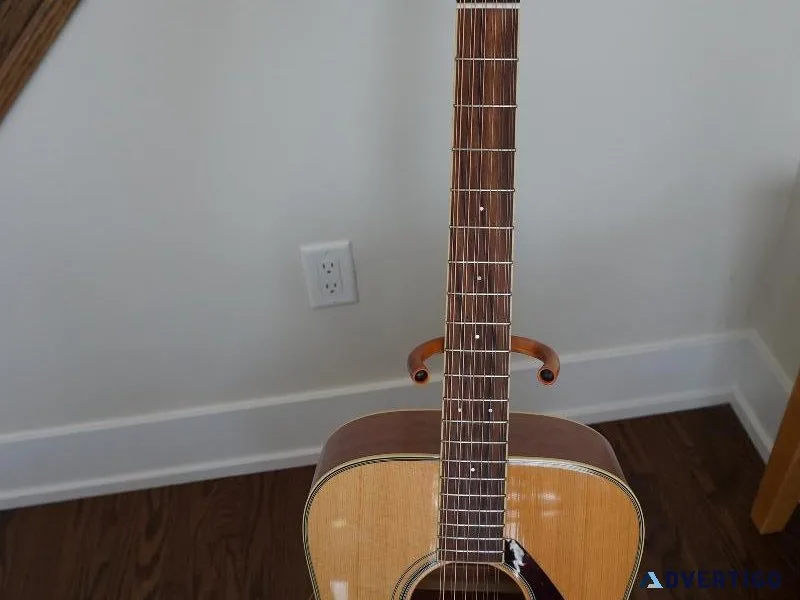 YAMAHA 12 string guitar with hard shell case