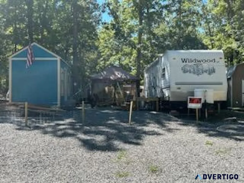 2005 Wildwood 33ft camper and shed