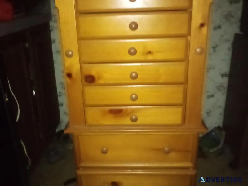 Pine stand up jewelry box