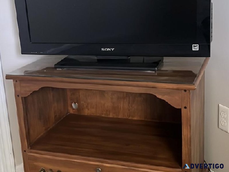 Sony 30&rdquo TV with Ethan Allen Stand