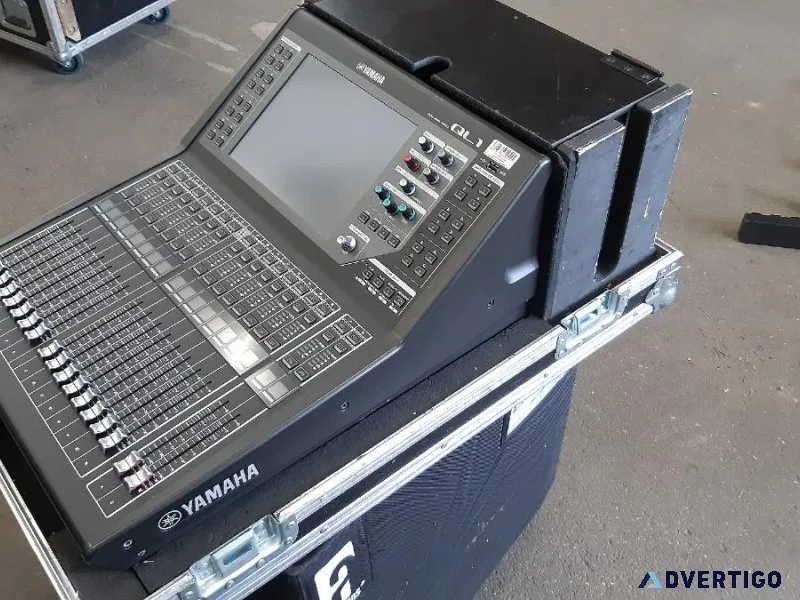Yamaha QL1 32-channel Digital Mixing Console