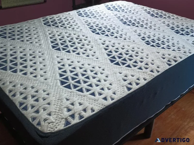 Full-size hybrid mattress w adjustable frame.