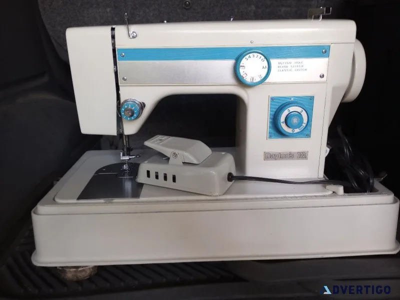 Vintage Dayton s Portable Sewing Machine w Carrying Case