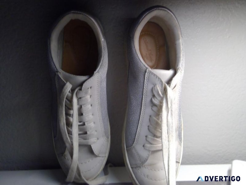 beige shoes