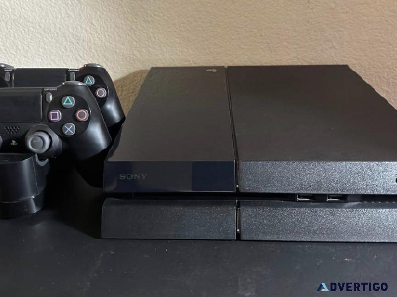 Sony PlayStation 4 500GB 2 Controllers  Games