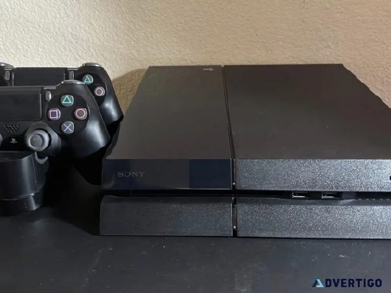 Sony PlayStation 4 500GB 2 Controllers  Games