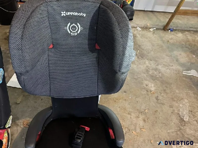 2 upper baby Alta booster seat black
