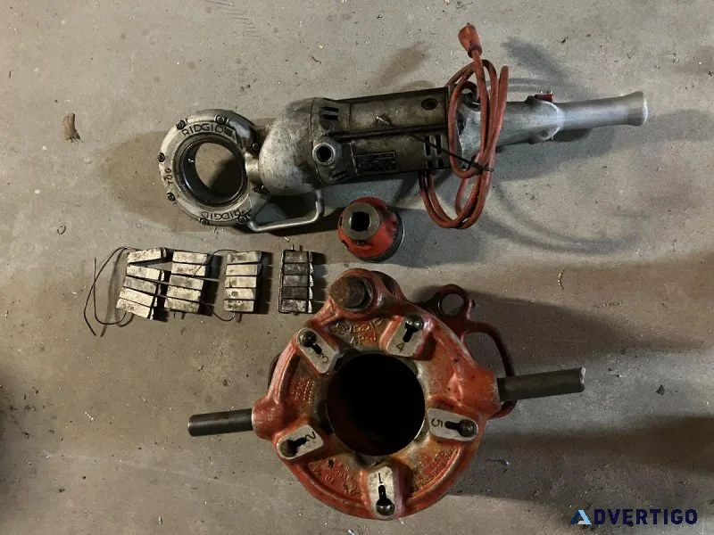 Rigid hand held power vice and 2 12&rdquo-4&rdquo die head