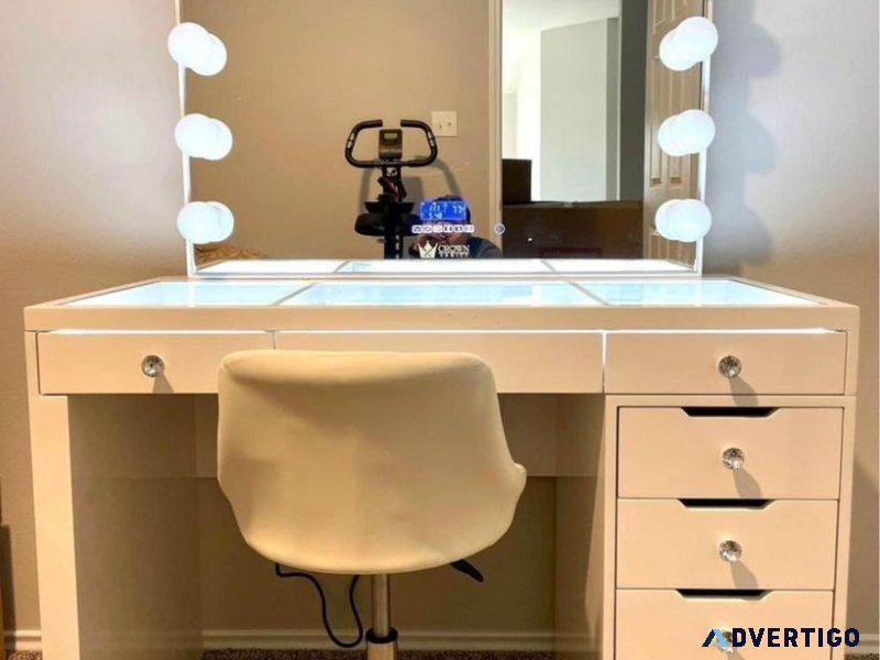 Hollywood Makeup Vanity With Bluetooth Speake