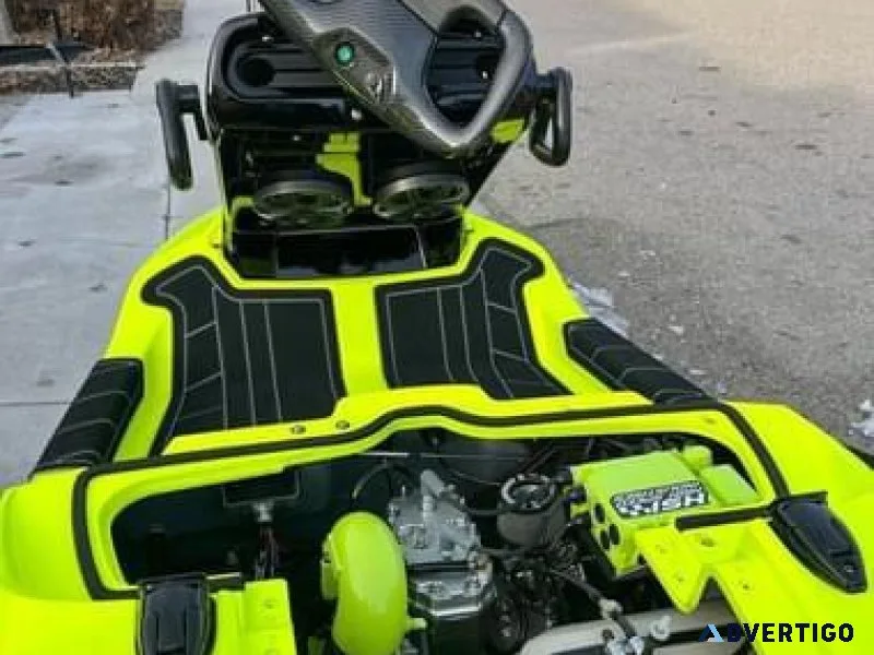 Ski boat