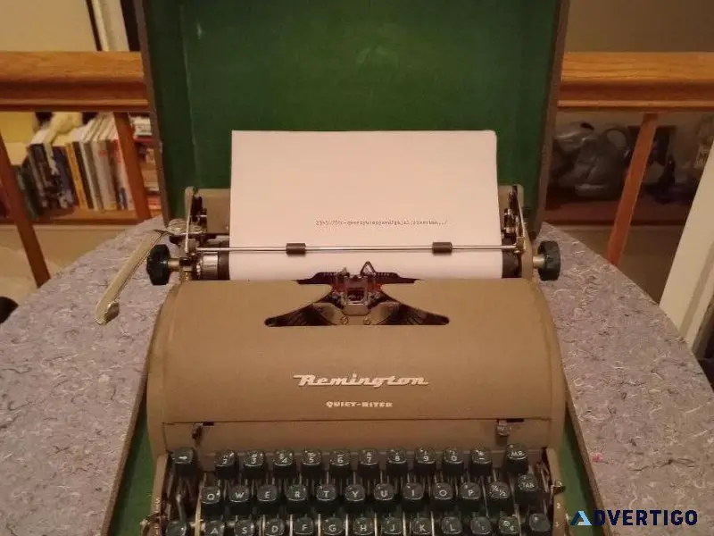 Vintage Remington Rand Portable Manual Typewriter w Case